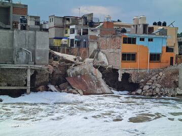 Derriban vivienda donde se generó el socavón; lunes apuntalarán el resto de viviendas