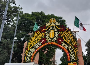 Tapizan las calles de colores en honor al Señor de Jalpan en Ixmiquilpan