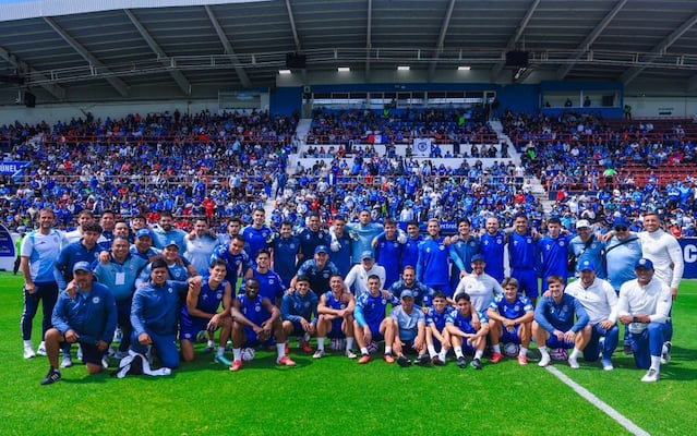 Cruz Azul reúne a 4 mil aficionados en entrenamiento abierto en Ciudad Cooperativa