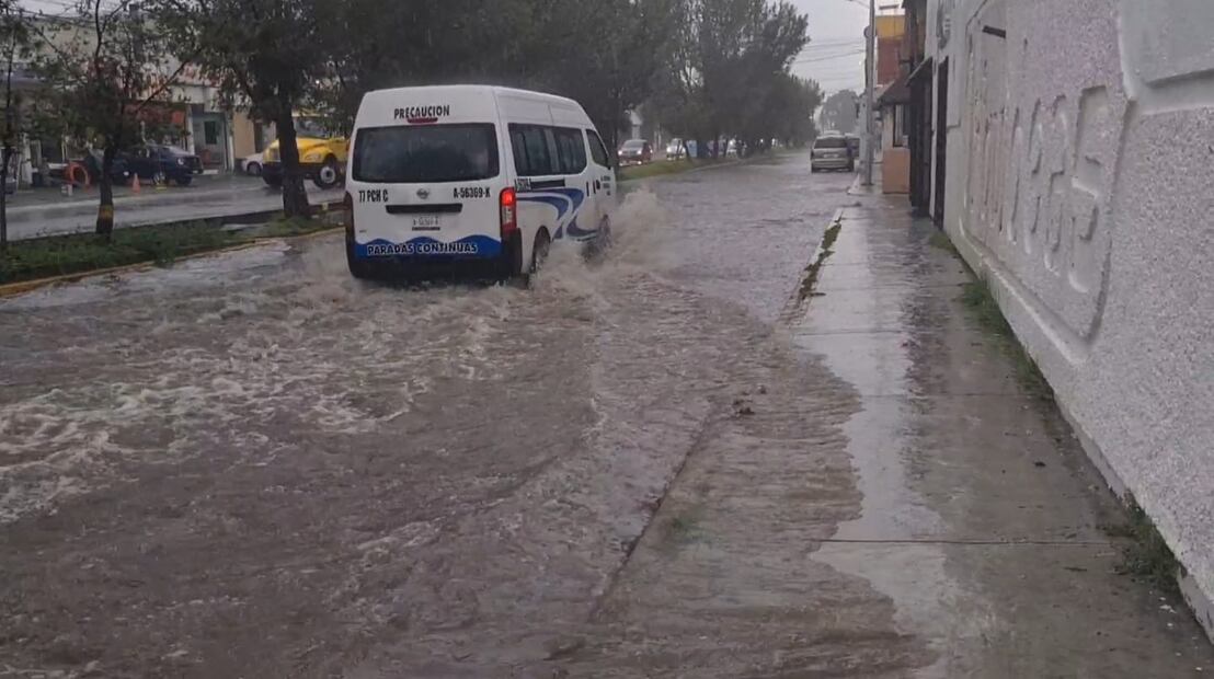 Las torrenciales lluvias provocaron que de nuevo se sobrepasara la capacidad de almacenamiento de esta infraestructura hídrica, ocasionando inundaciones en locales y viviendas  I Foto: Giovanni Flores