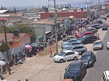 Formados por cuatro horas en casilla especial de Tulancingo