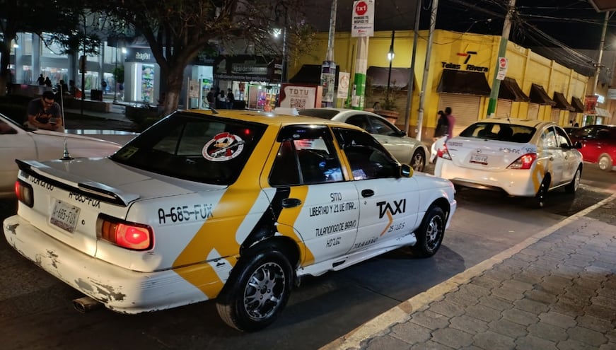 Taxistas de Tulancingo esperan estudio para definir incremento a la tarifa