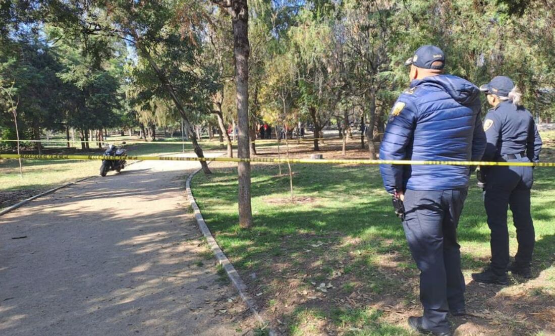 Autoridades resguardan la zona donde se halló el cuerpo | Foto: El Universal