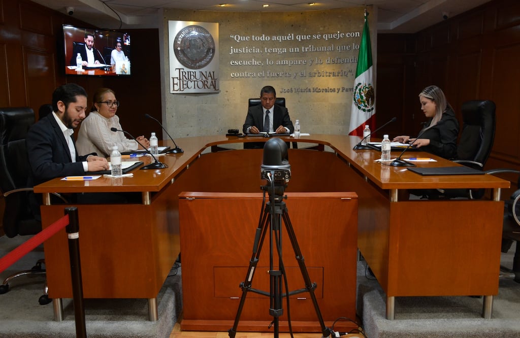 En ambos casos determinó revocar el acuerdo del IEEH por el cual negó ambos registros y ordenó registrar a los actores como candidatos | Facebook: Tribunal Electoral del Estado de Hidalgo