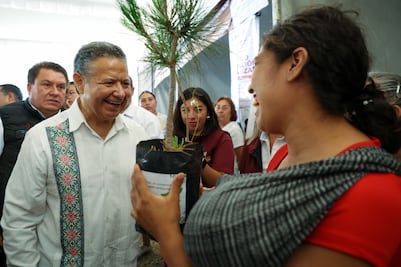 Menchaca refuerza inversión en Tianguistengo con más de 73 millones de pesos