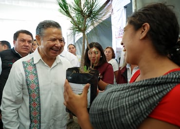 Menchaca refuerza inversión en Tianguistengo con más de 73 millones de pesos
