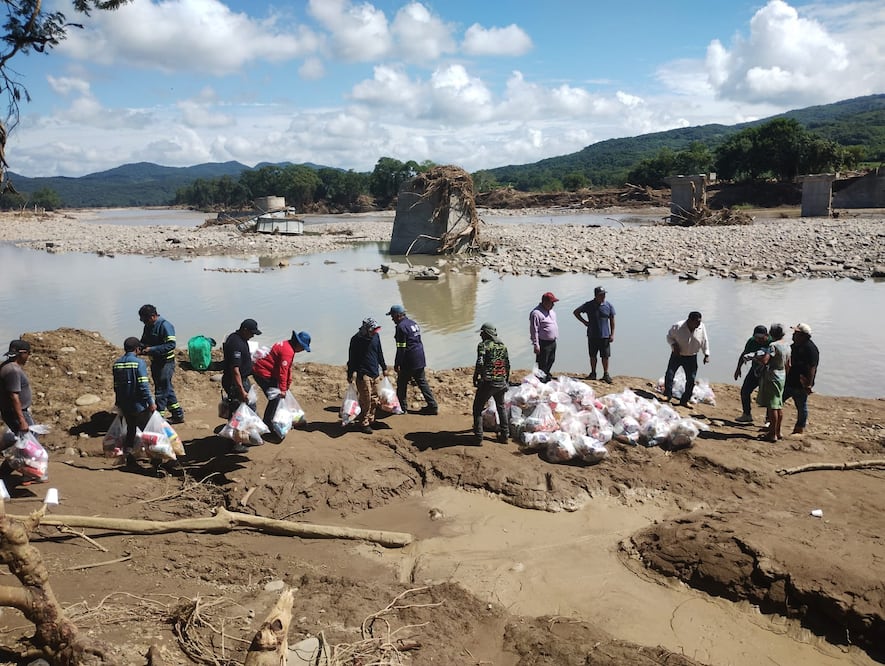 Colapso de puentes deja incomunicadas a 18 comunidades en Huautla; familias lo perdieron todo | Foto: Francisco Bautista