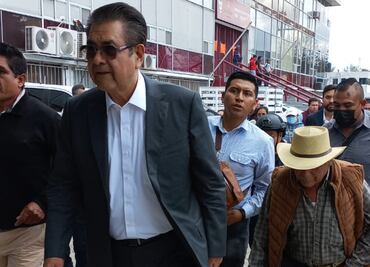 Pobladores de San Nicolás retienen por casi de tres horas personal en Palacio de Gobierno