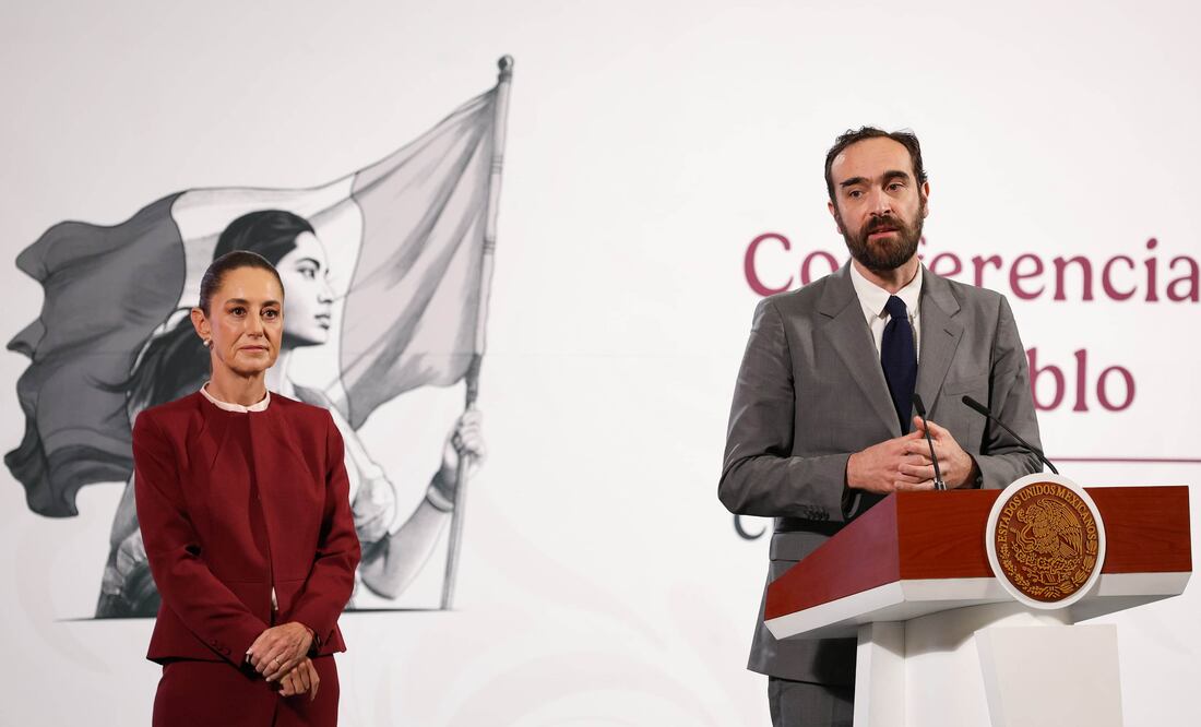 Conferencia de prensa matutina de la presidenta Claudia Sheinbaum, desde Palacio Nacional. En la imagen Andrés Lajous Loaeza, director general de la Agencia Reguladora de Transporte Ferroviario. Foto: Agencia EL UNIVERSAL/Luis Camacho/ARMM