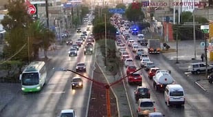 Como de costumbre... se registra tráfico vehicular en Colosio y Felipe Ángeles 