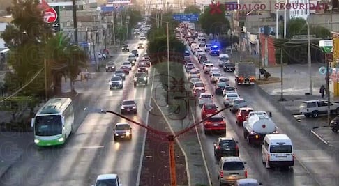 Como de costumbre... se registra tráfico vehicular en Colosio y Felipe Ángeles