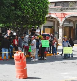 Comerciantes ambulantes bloquean centro de Ixmiquilpan tras desalojo
