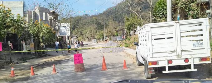 Cierran accesos a San Felipe Orizatlán por construcción de puentes