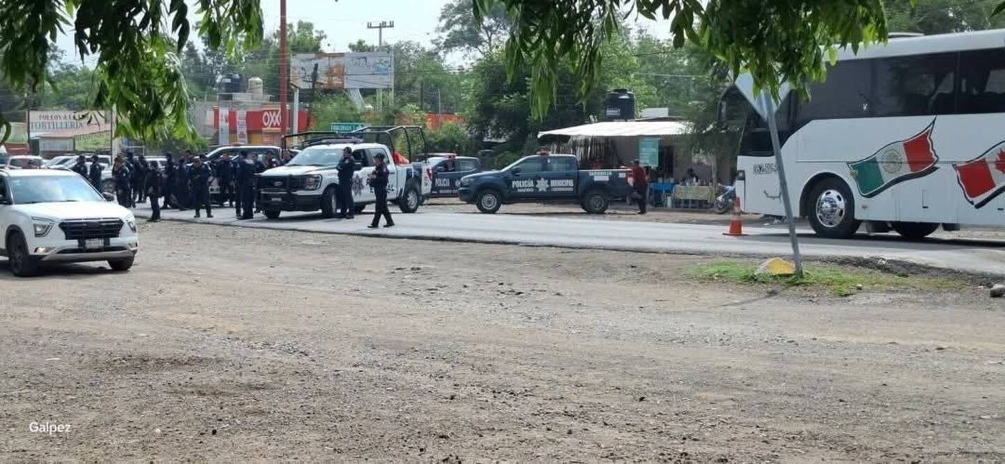 Policías estatales interceptaron a varios manifestantes que se dirigían a Zimapán con el fin de generar disturbios I foto: Especial