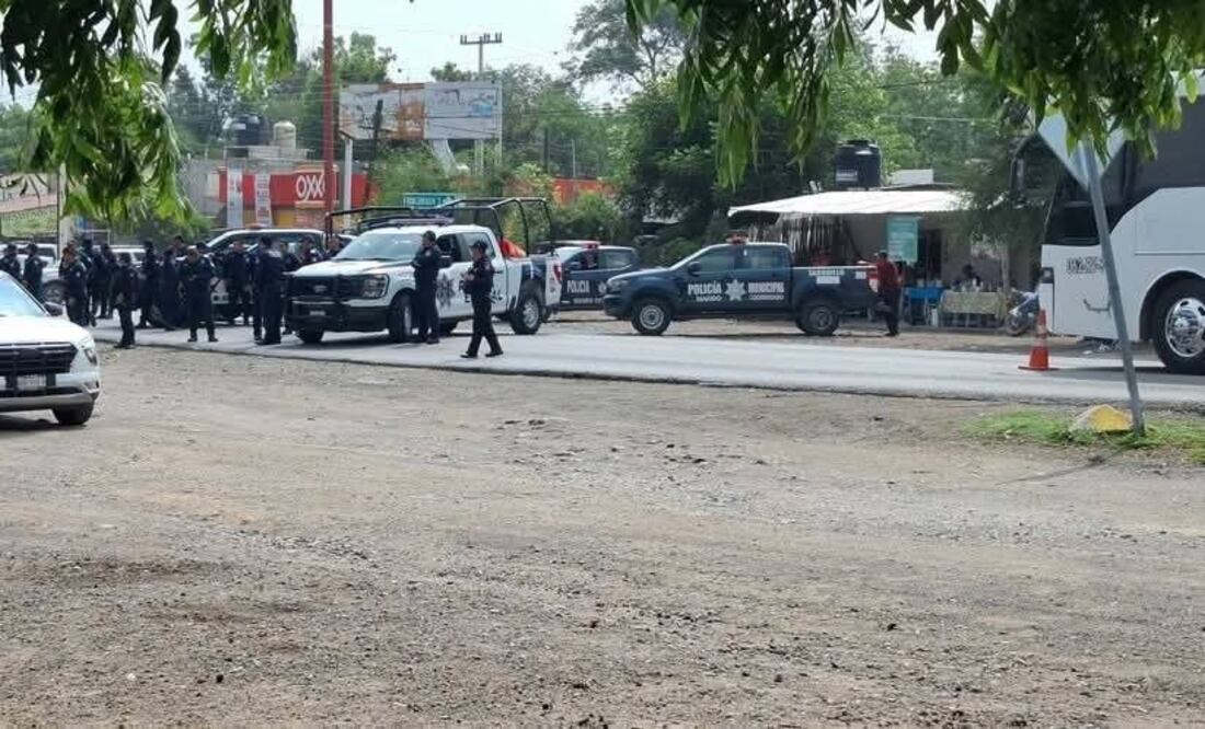 Policías estatales interceptaron a varios manifestantes que se dirigían a Zimapán con el fin de generar disturbios I foto: Especial