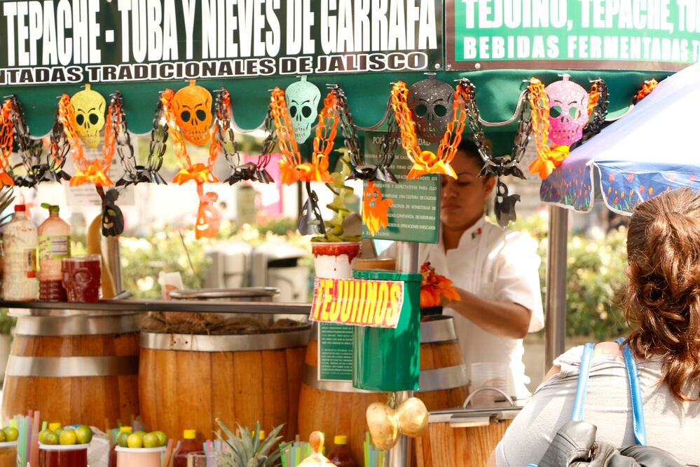 El tepache es señalado como un elixir probiótico que, por su alto contenido en fibra, colabora con el tránsito intestinal y en la prevención de hemorroides Foto: Especial