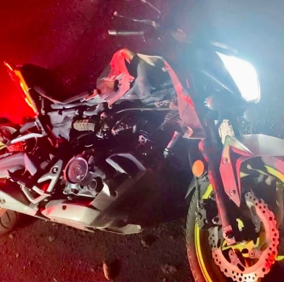 Camión de transporte público arrolla motocicleta y deja dos menores heridos en San Salvador