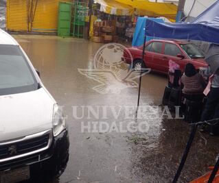 Video: Amanece inundada la Central de abastos de Pachuca; hasta 50 centímetros subió el agua