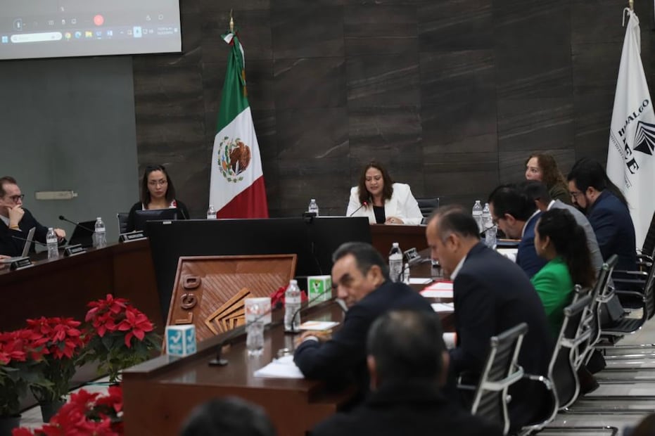 Durante la Sesión Especial de Instalación del Proceso Electoral Local 2023-2024 en el instituto estatal electoral de Hidalgo los consejeros electorales y representantes de los partidos políticos tomaron protesta
Foto: Luis Soriano