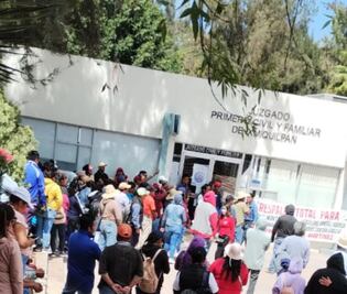 Pobladores de Ixmiquilpan se manifiestan en el juzgado en apoyo a sus vecinos