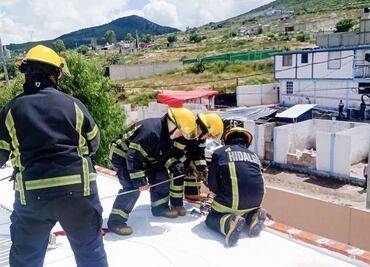 Rescatan a hombre con quemaduras por descarga eléctrica en Epazoyucan
