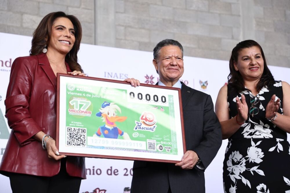 Con billete de Lotería Nacional celebran 40 años de Cooperativa Pascual I foto: Gobierno Hidalgo