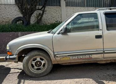 Aseguran un vehículo y 540 litros de hidrocarburo en Tulancingo