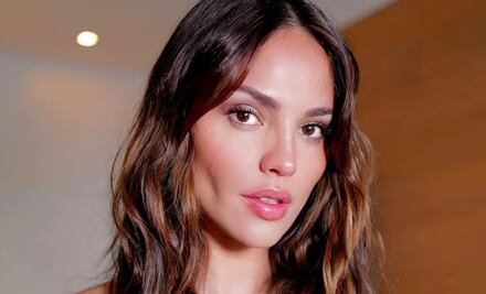 Eiza González luce impactante total look transparente de Gucci 