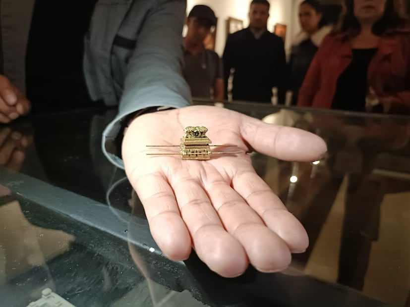 Jorge Gómez Santos transforma la historia en arte con minuciosas maquetas bíblicas | Foto: Grisel Lira