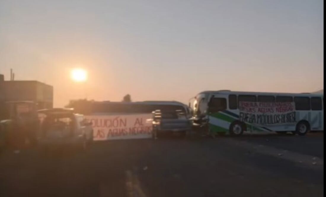 Un grupo de productores agrícolas de Francisco I. Madero proyectan mantener el bloqueo carretero en ambos sentidos de la carretera estatal Progreso de Obregón-Actopan. Foto: Especial