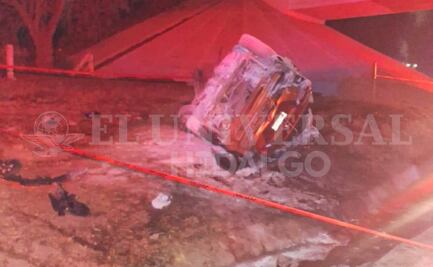 Un fallecido saldo de volcadura e incendio de vehículo sobre la autopista México-Pachuca