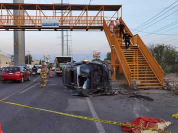 Muere un pasajero de una combi tras ser embestido por un auto en la Pachuca-Sahagún