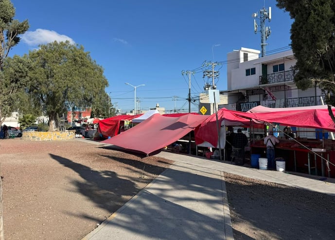 Tianguistas regresan a bulevar en Tizayuca sin autorización