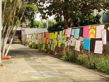 Padres de familia protestan contra posible exclusión de alumnos en el CAI Nº 2