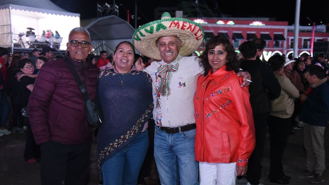 La gente se dio cita en la plaza Juárez de Pachuca para celebrar el tradicional grito de Independencia Foto: Gobierno Hidalgo