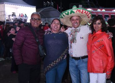 Al ritmo de música y fiesta comienza a llenarse Plaza Juárez.
