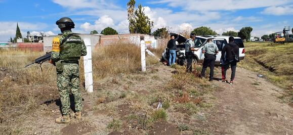Camioneta se impacta con poste en la México- Pachuca