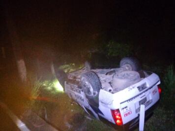 En Huejutla, volcó patrulla municipal, policías resultaron ilesos