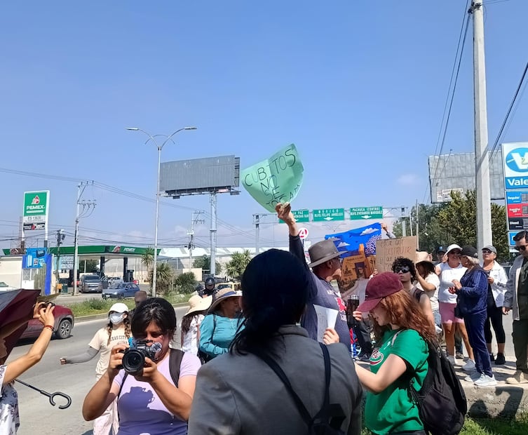 Manifestación para defender el cerro de Cubitos en Mineral de la Reforma.
Fotos: Lourdes Naranjo