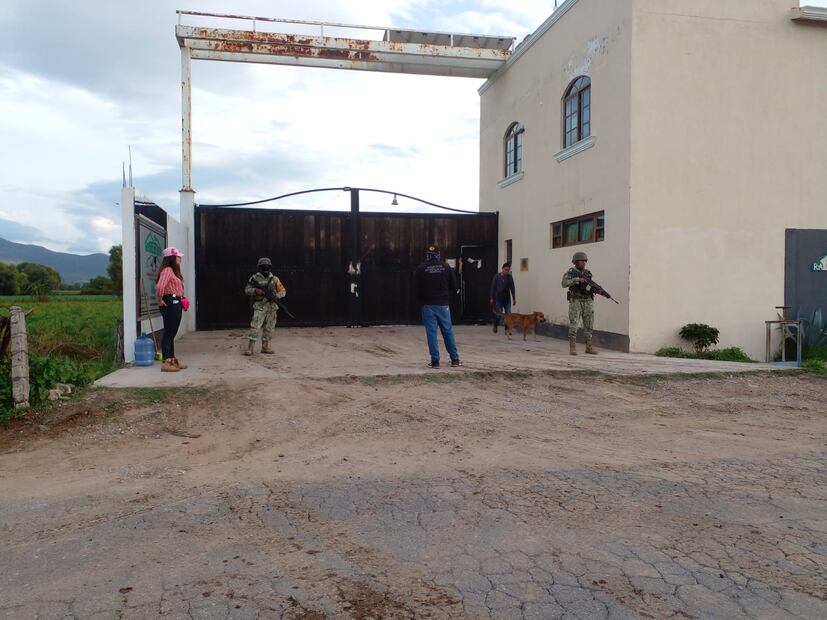 Sedena asegura inmueble, 6 autotanques y 124 mil litros de hidrocarburo en Pogreso | Foto: Especial