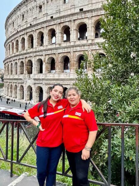 Las imágenes de las mujeres posando con sus uniformes, cautivaron a los usuarios. Foto: Instagram @kgpe__