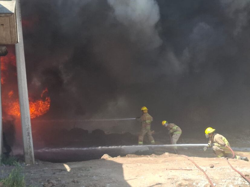 Sofocan bomberos incendio de llantas en Tulancingo

Fotos especiales