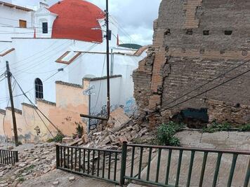 Colapsa barda de la histórica “Casa del Vampiro” en el centro de la ciudad