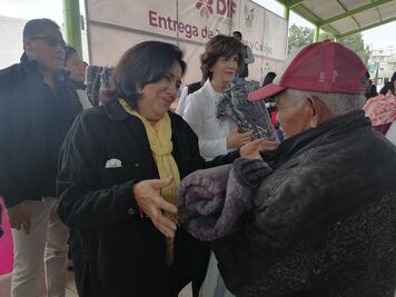 600 cobijas y juguetes llegan a municipios hidalguenses afectados por bajas temperaturas