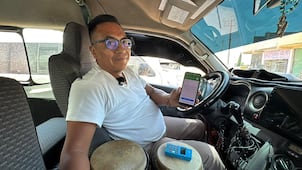 Chofer de transporte público en Tizayuca sorprende al aceptar pagos con tarjeta en su unidad