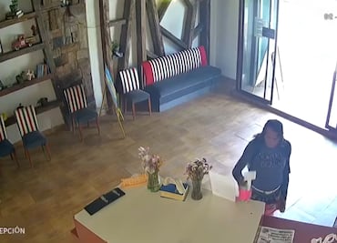Captan a hombre vestido de mujer robando alcancía en Pachuca