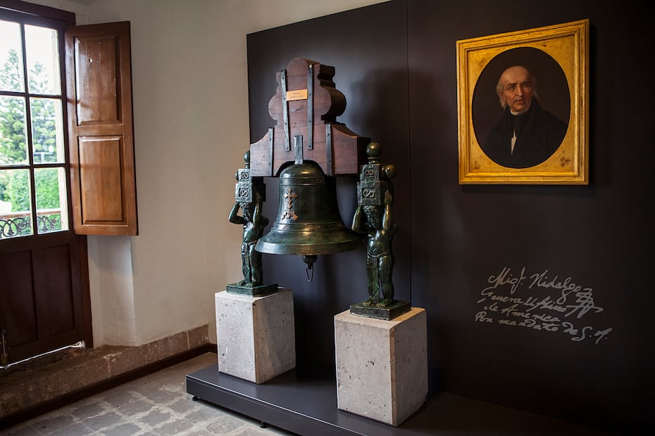 Campana e imagen de Migueol Hidalgo | Foto: https://pueblosmagicos.mexicodesconocido.com.mx/