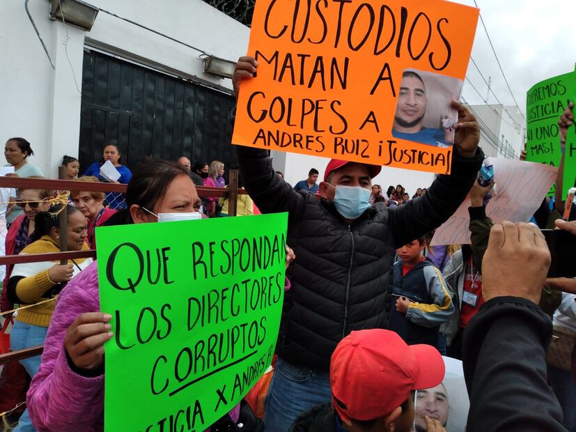 Más de 30 personas entre amigos y familiares se manifestaron 
Foto: Carlos Jurado