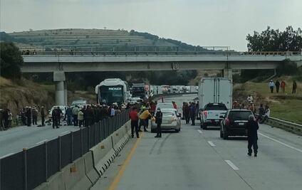 Protesta de ejidatarios en Arco Norte genera bloqueo y caos vial