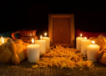 Bomberos de Huejutla atienden tres incendios durante el Xantolo por veladoras en altares